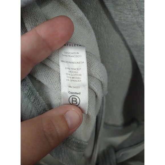 Athleta Woman M Yoga Back Toe Grey Sweatshirt LS Activewear Workout Gym - Picture 9 of 12